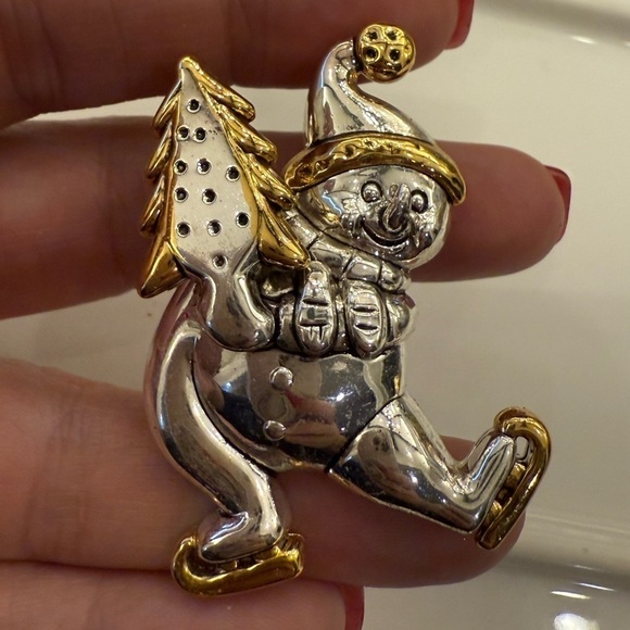 “Best” vintage ice skating snowman brooch - Picture 6 of 6
